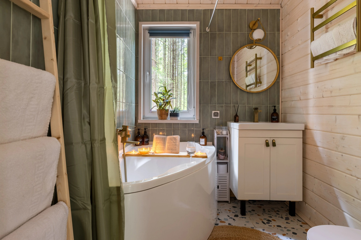 Частный дом в еловом лесу