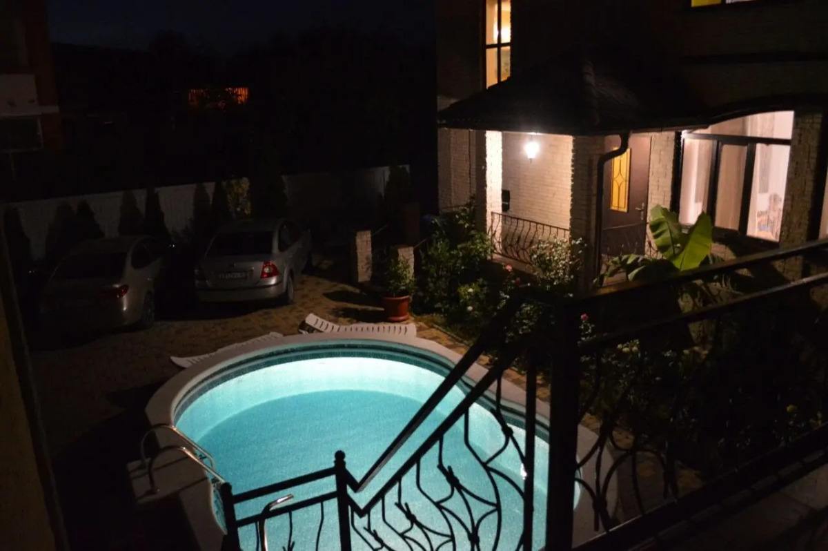 Гостевой дом Замок на Земляничной