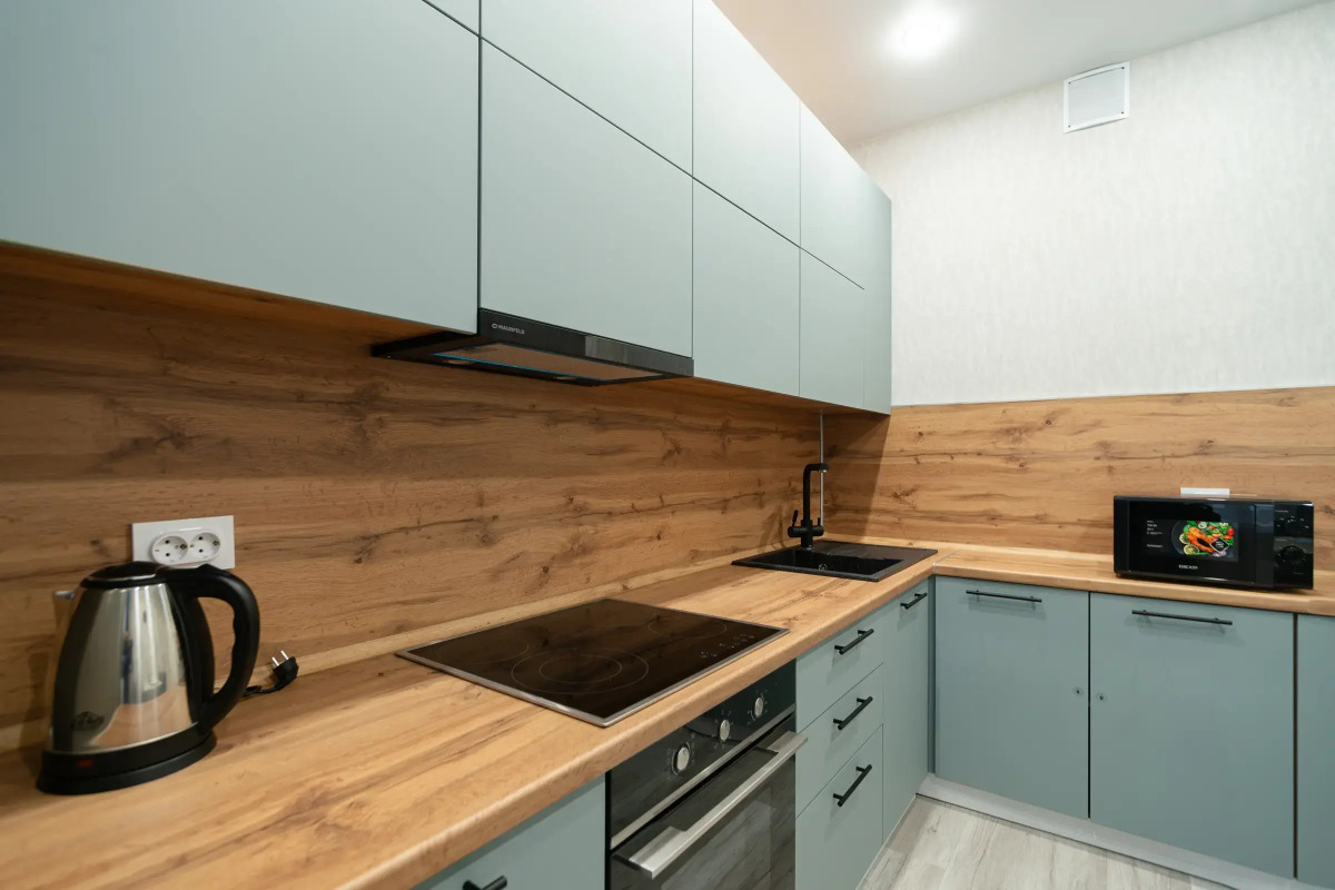 Апартаменты с панорамными окнами на набережной реки