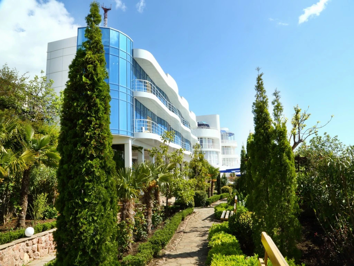 Отель Мажестик