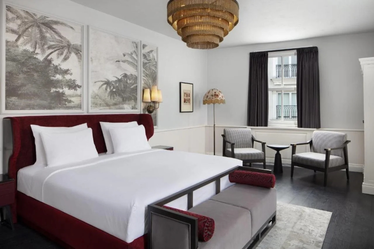 Adahan DeCamondo Pera, Autograph Collection