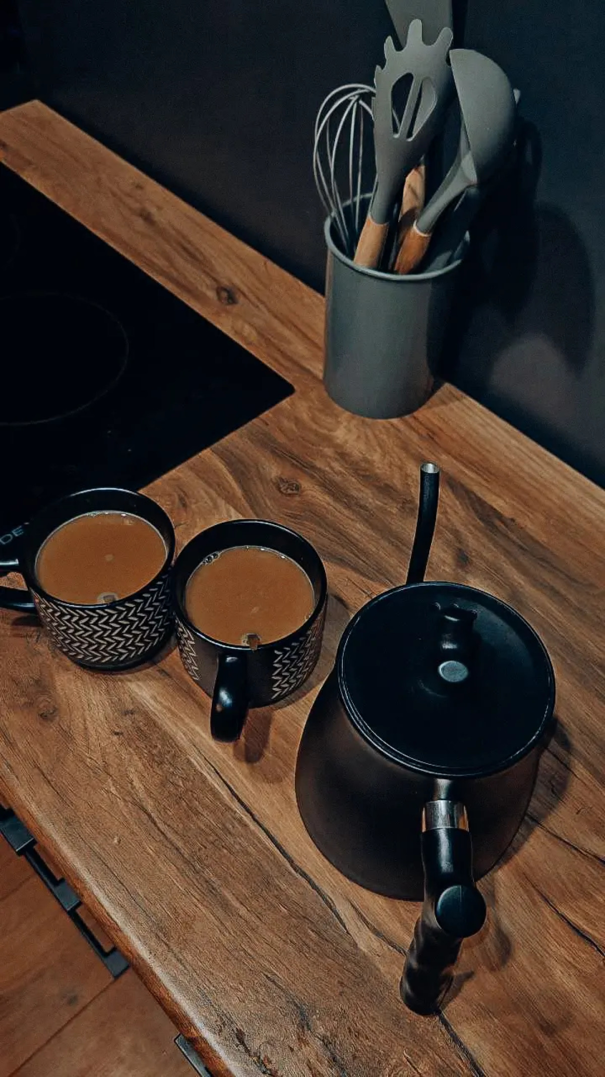 Шале А-фрейм с панорамным остеклением и террасой