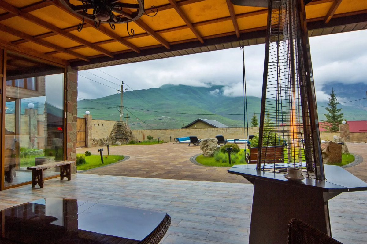 Частный Дом в Горах с Бассейном