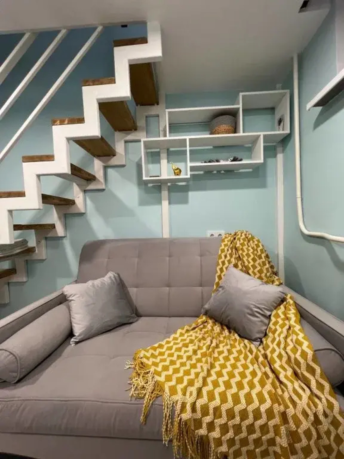 Двухуровневая студия Bright Yellow на Электрозаводской