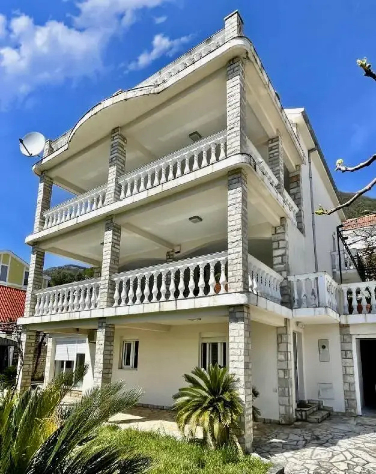 Апарт-отель Family House with pool & sea view