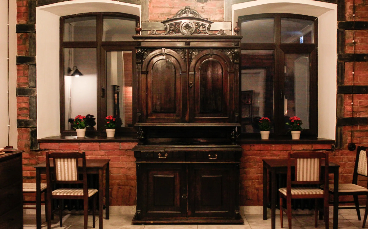 Отель Brick Walls Hotel