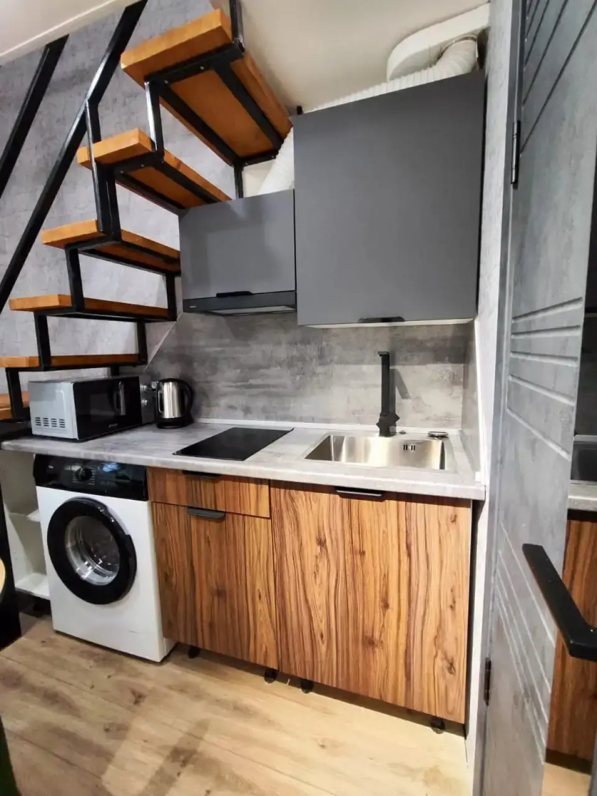 Апартаменты 2х уровневая квартира в стиле Лофт в центре города