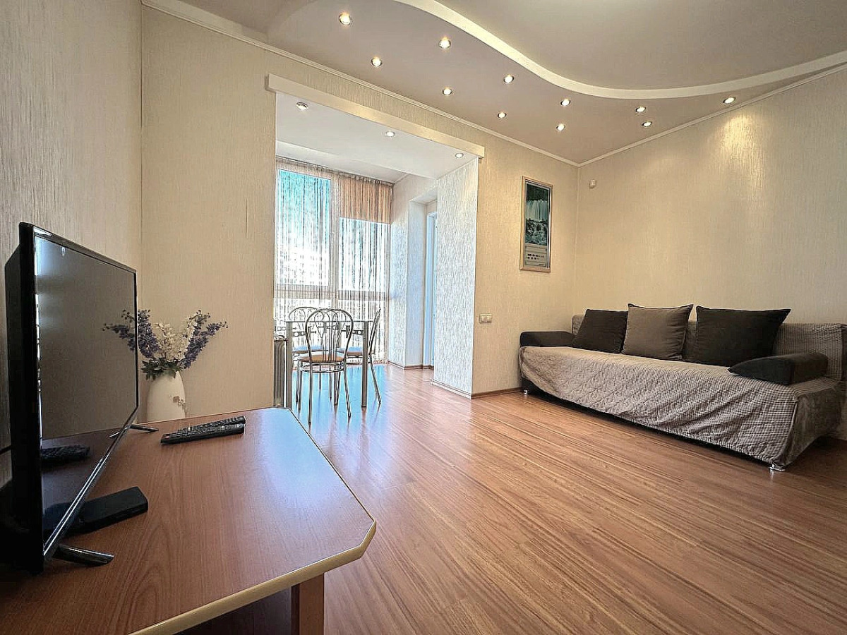 Квартира двухкомнатная на Молодежном рядом с Ледовой Ареной