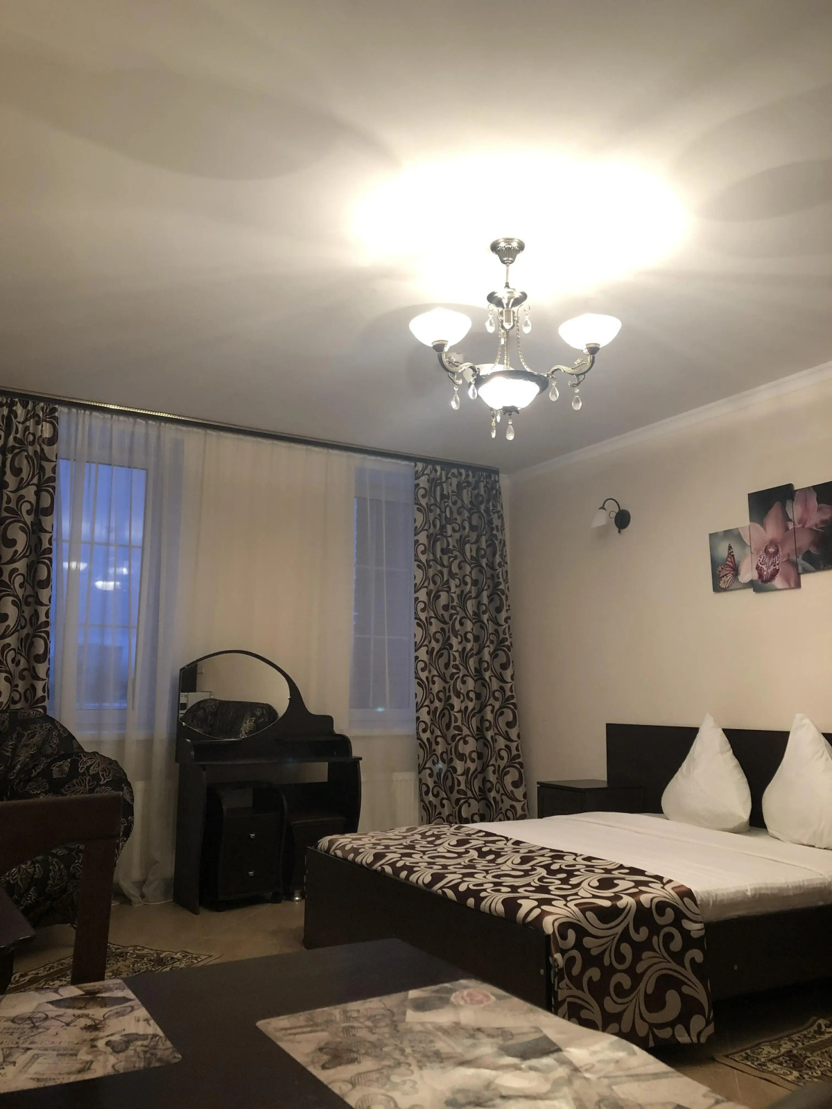 Гостиница Мир на Карбышева