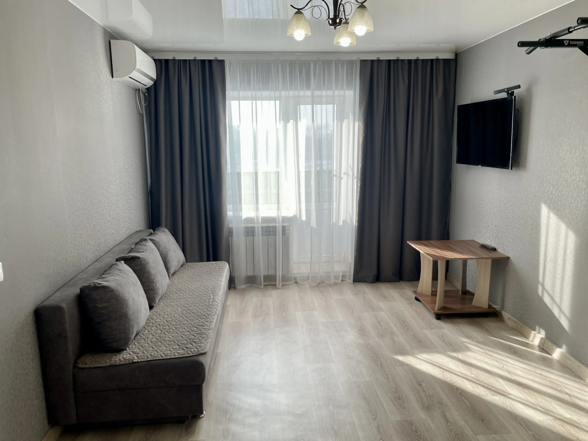 Квартира с видом на сопку с телевышкой На Сутки