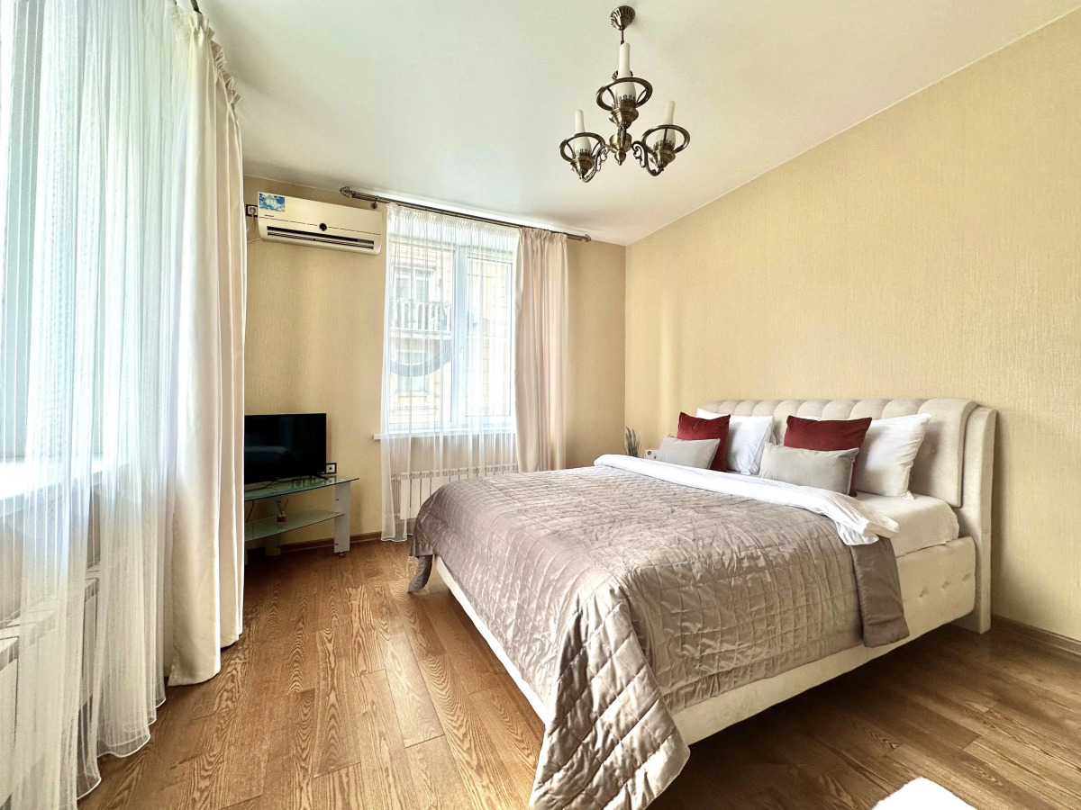 Апартаменты на Аллее Героев в Античном стиле