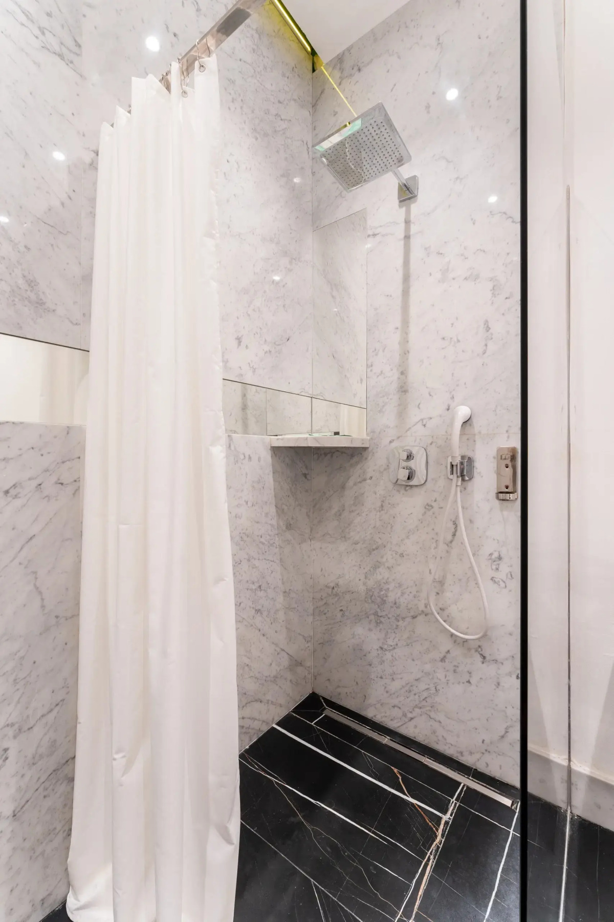 Апартаменты Sky City Moscow LUX Студия с большим окном с видом на все башни и город!