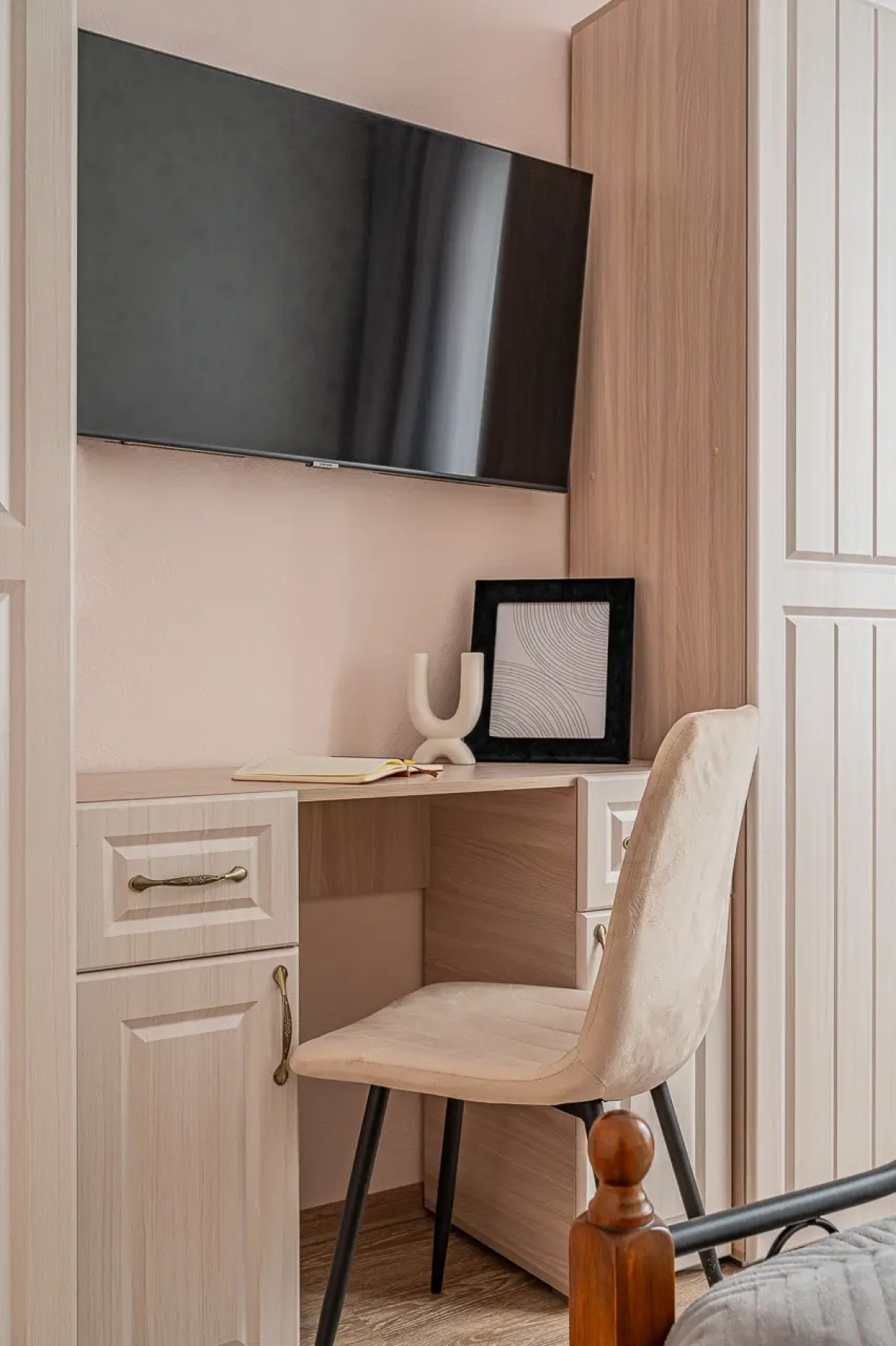 Апартаменты на Краснолесья 10/3