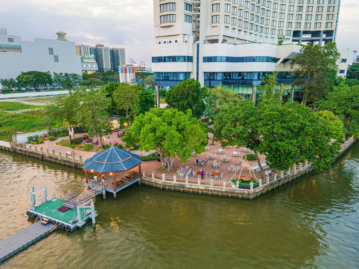 Отель Montien Riverside Hotel Bangkok