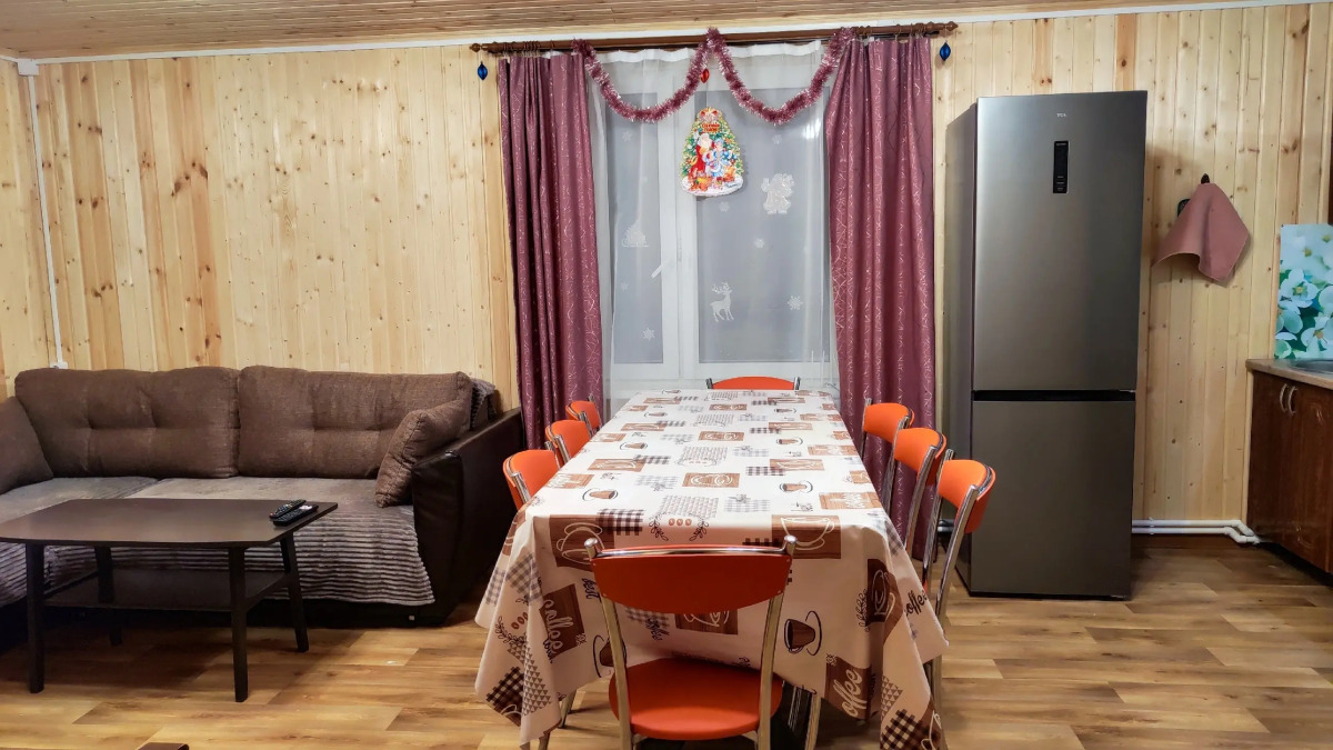 Коттедж с баней в сосновом бору у озера, рядом с турбазой Чайка