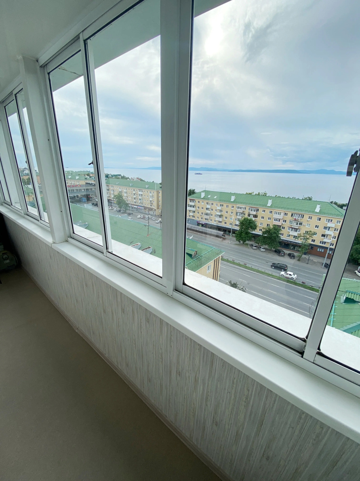 Апартаменты на проспекте 100летия 46а с видом на море