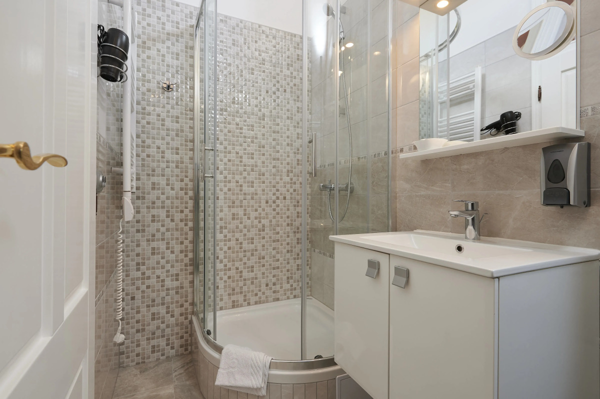 Palace Central Square