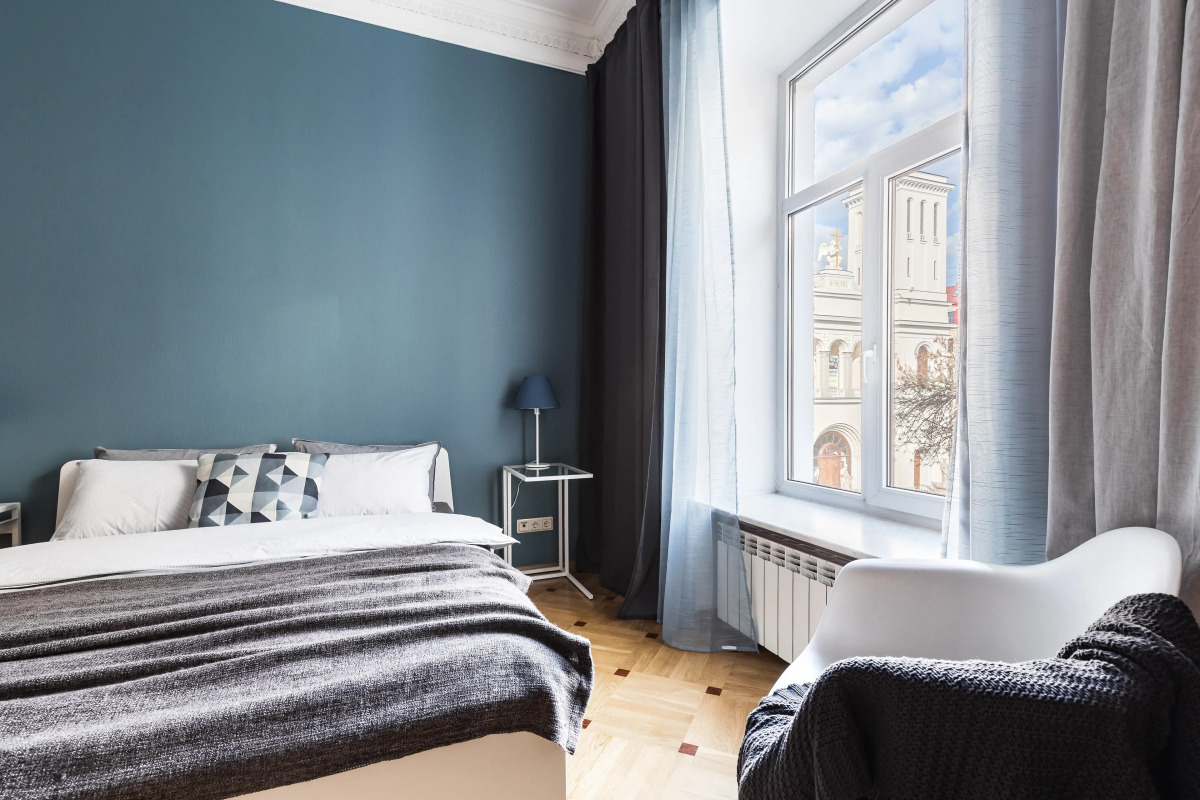 Апартаменты Avenue 180 кв.м с видом на Большую Конюшенную Улицу и Церковь Петра и Павла