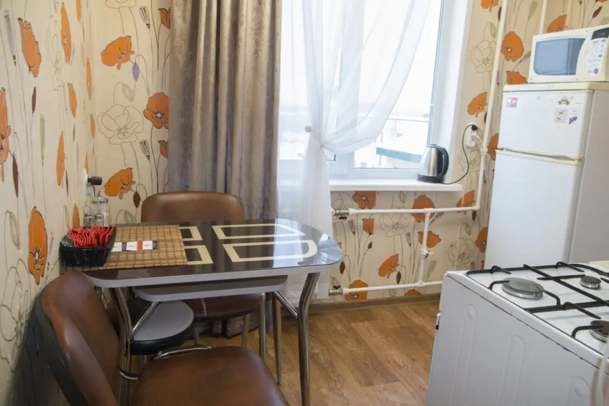 Двухкомнатные апартаменты у ДК Металлургов. Барбарис