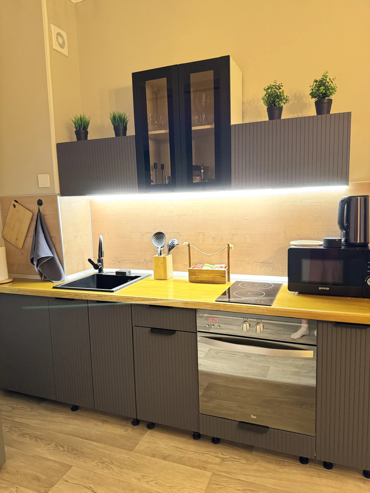 Квартира Уютная квартира 17 микрорайон дом.9, Нефтеюганск