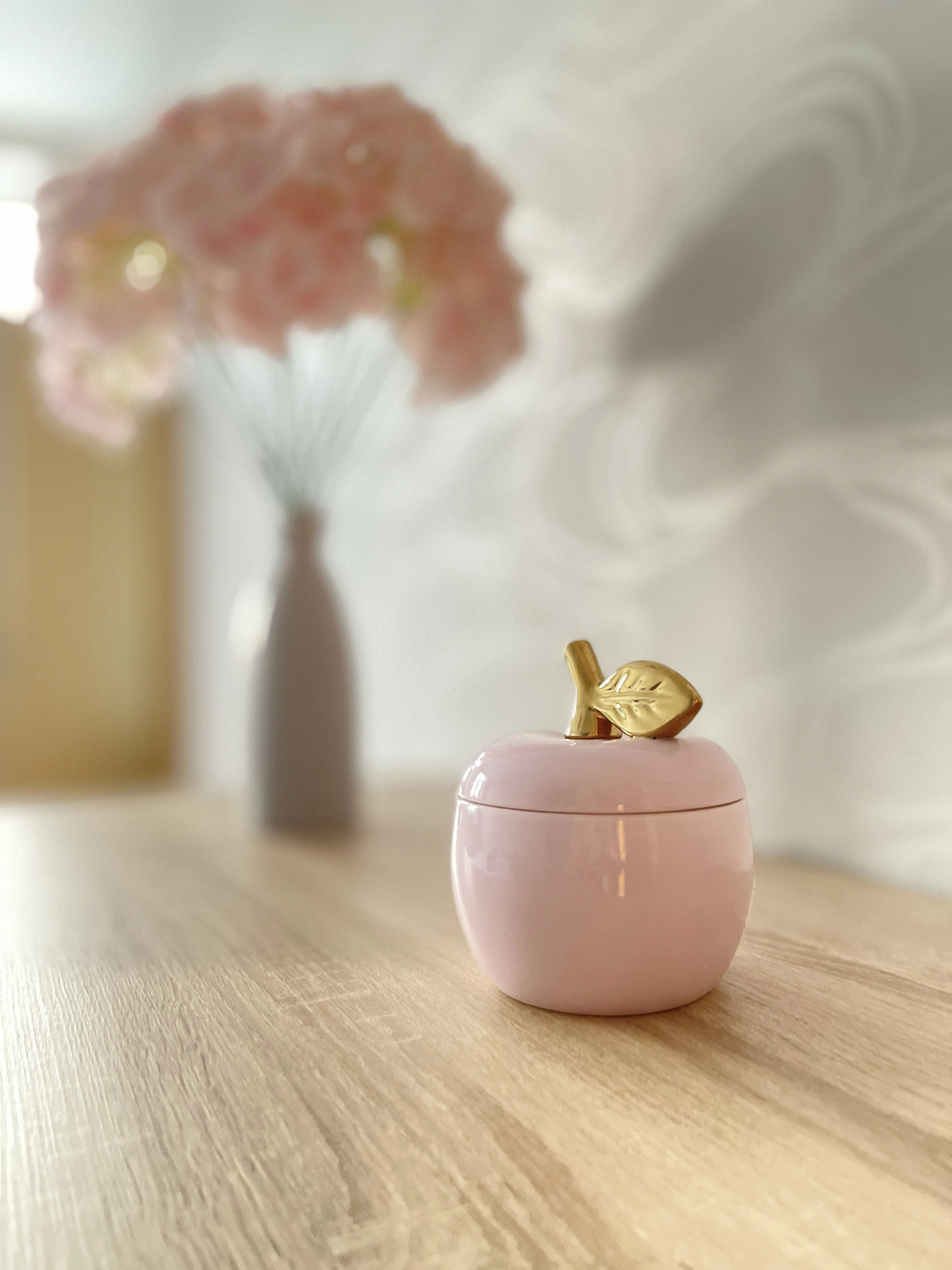 Апартаменты трёхкомнатные в центре города с балконом