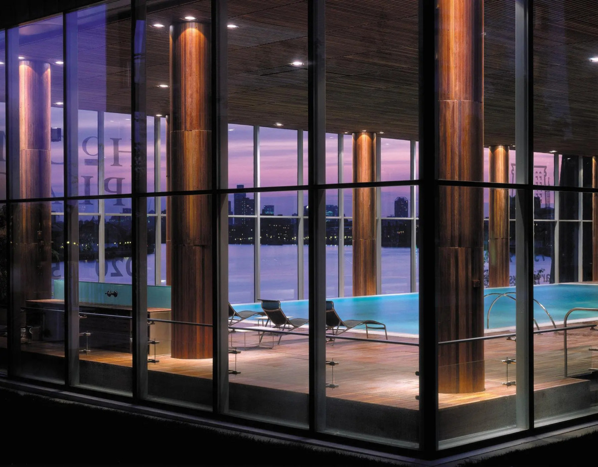 Canary Riverside Plaza Hotel