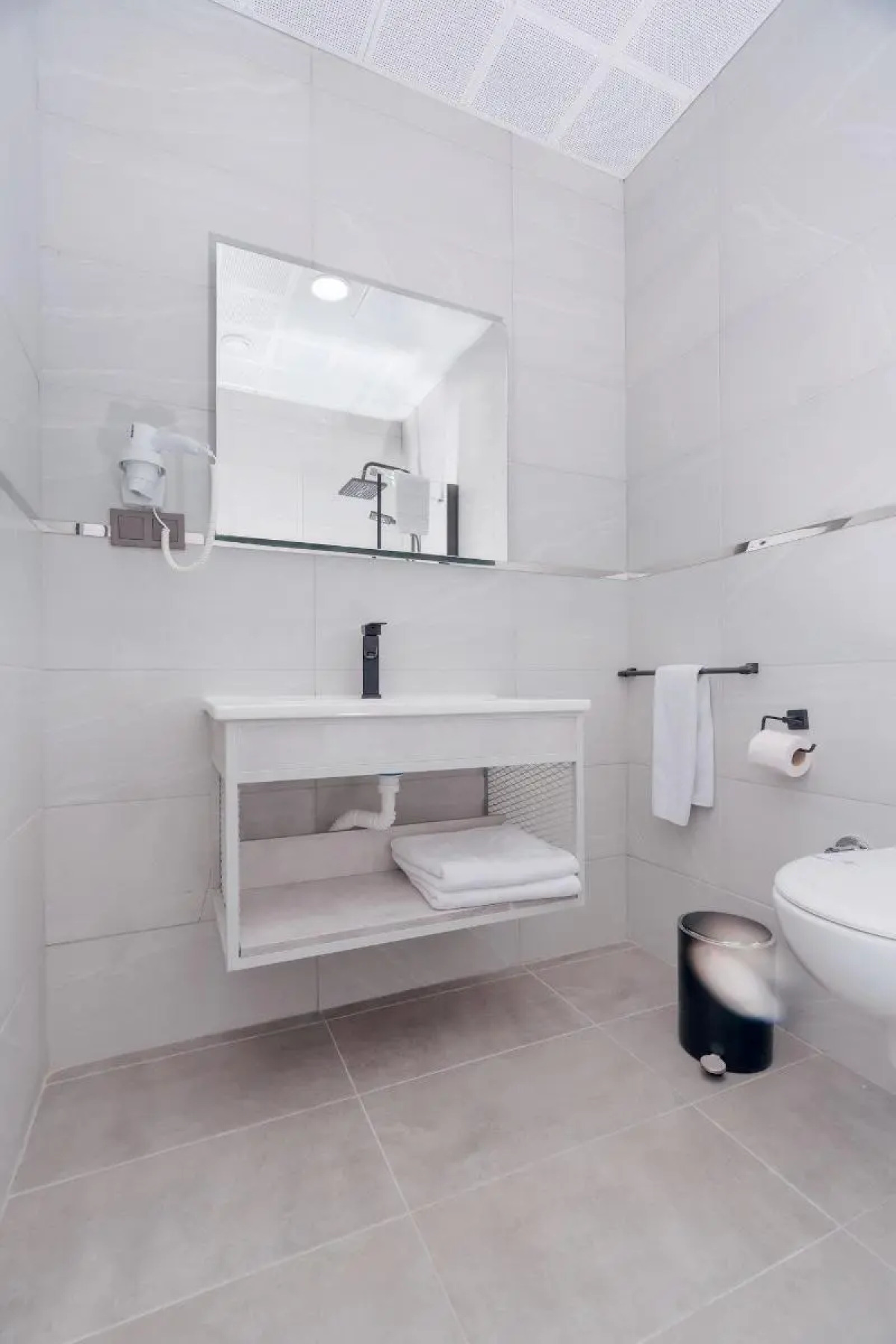 Melanj Airport Hotel