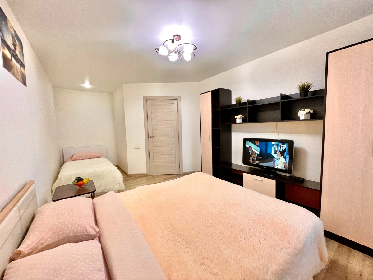 Уютные Апартаменты в доме у Космопорта (ул. Дыбенко 27а)