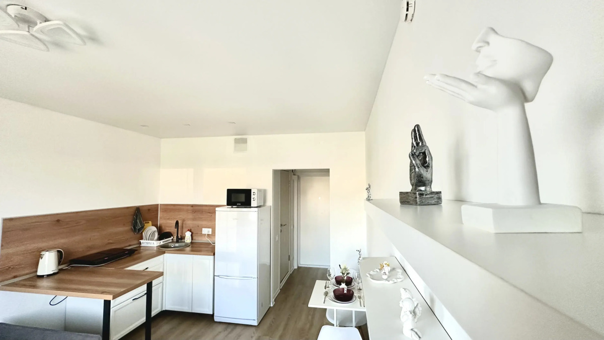 Апартаменты Истоман Two с видом на пруд