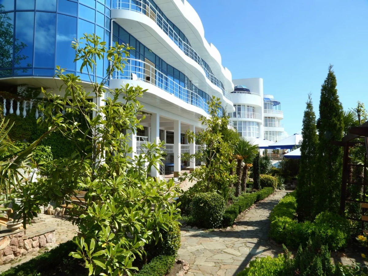 Отель Мажестик