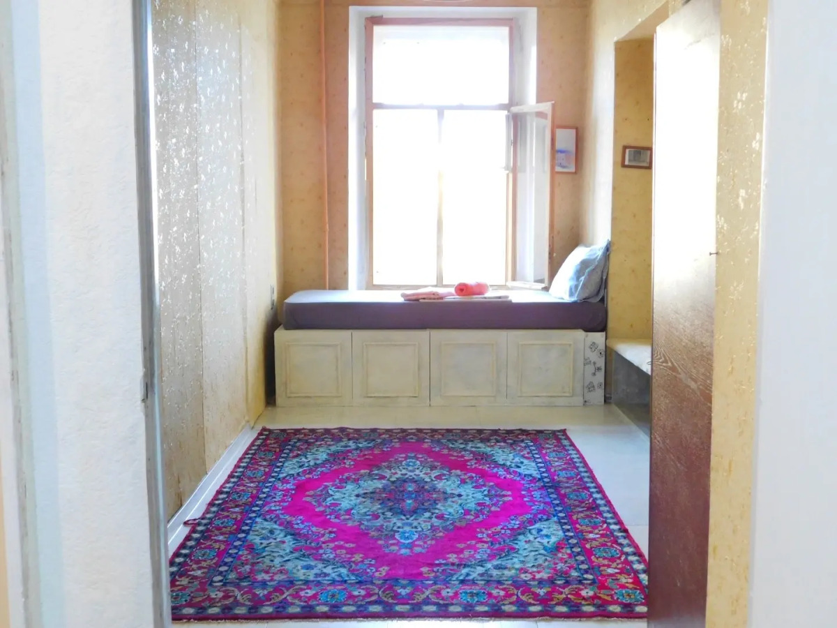 Бунгало Необустроенная Комната Творческого Человека в Трехкомнатной обычной квартир