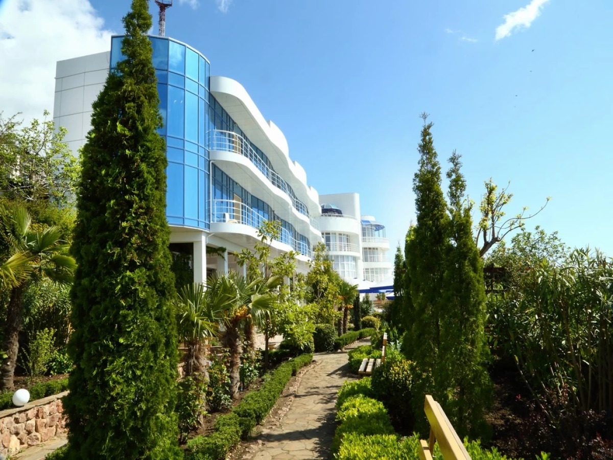 Отель Мажестик