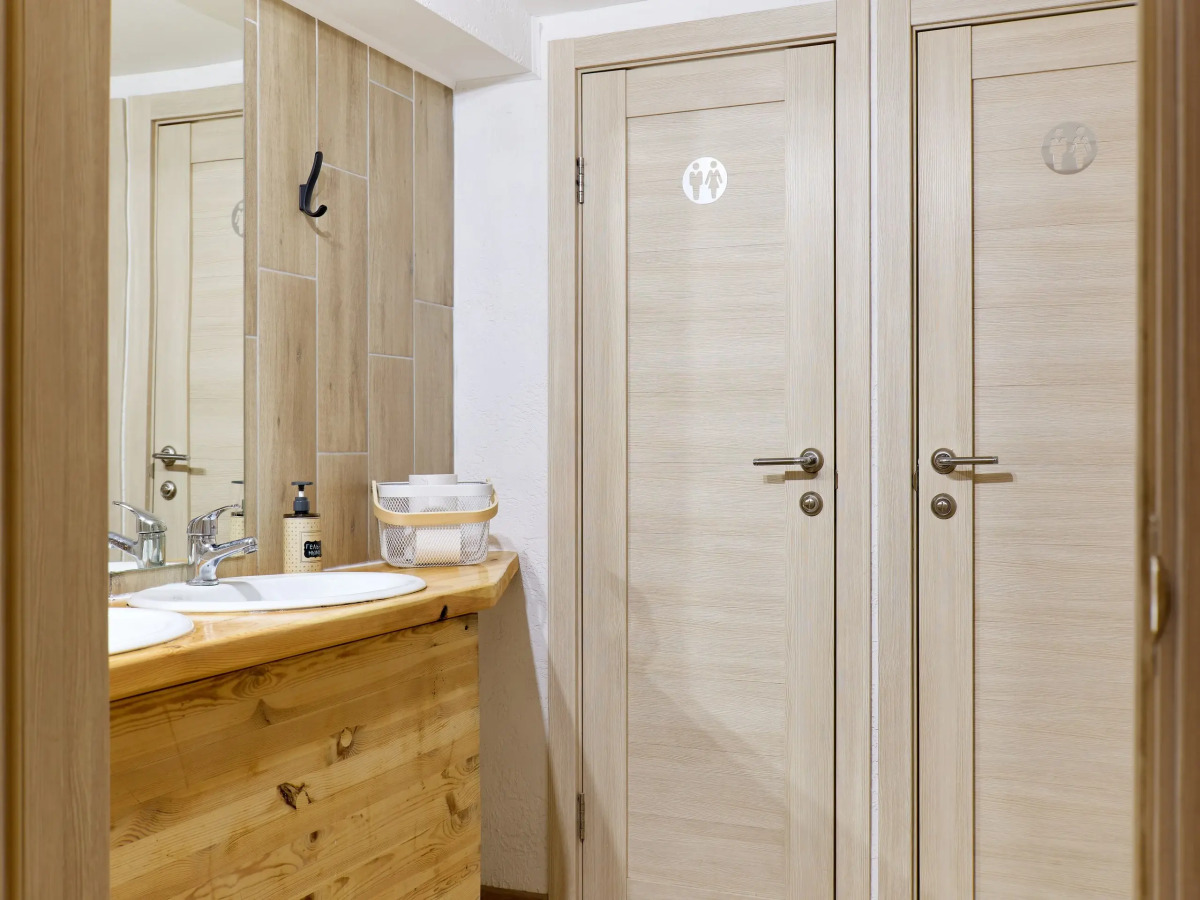 Меблированные Комнаты Rush in Aparts в Центре Мансардный Номер с Двуспальной Кроватью и Удобной Общей Кухней Рядом Улица Баумана