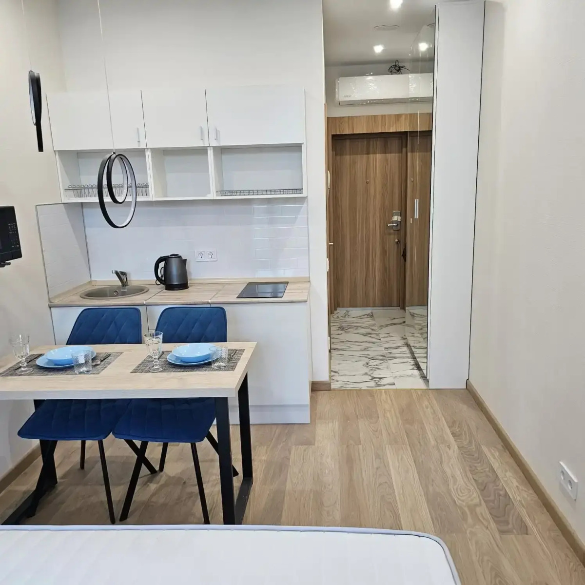 Апартаменты студия 404