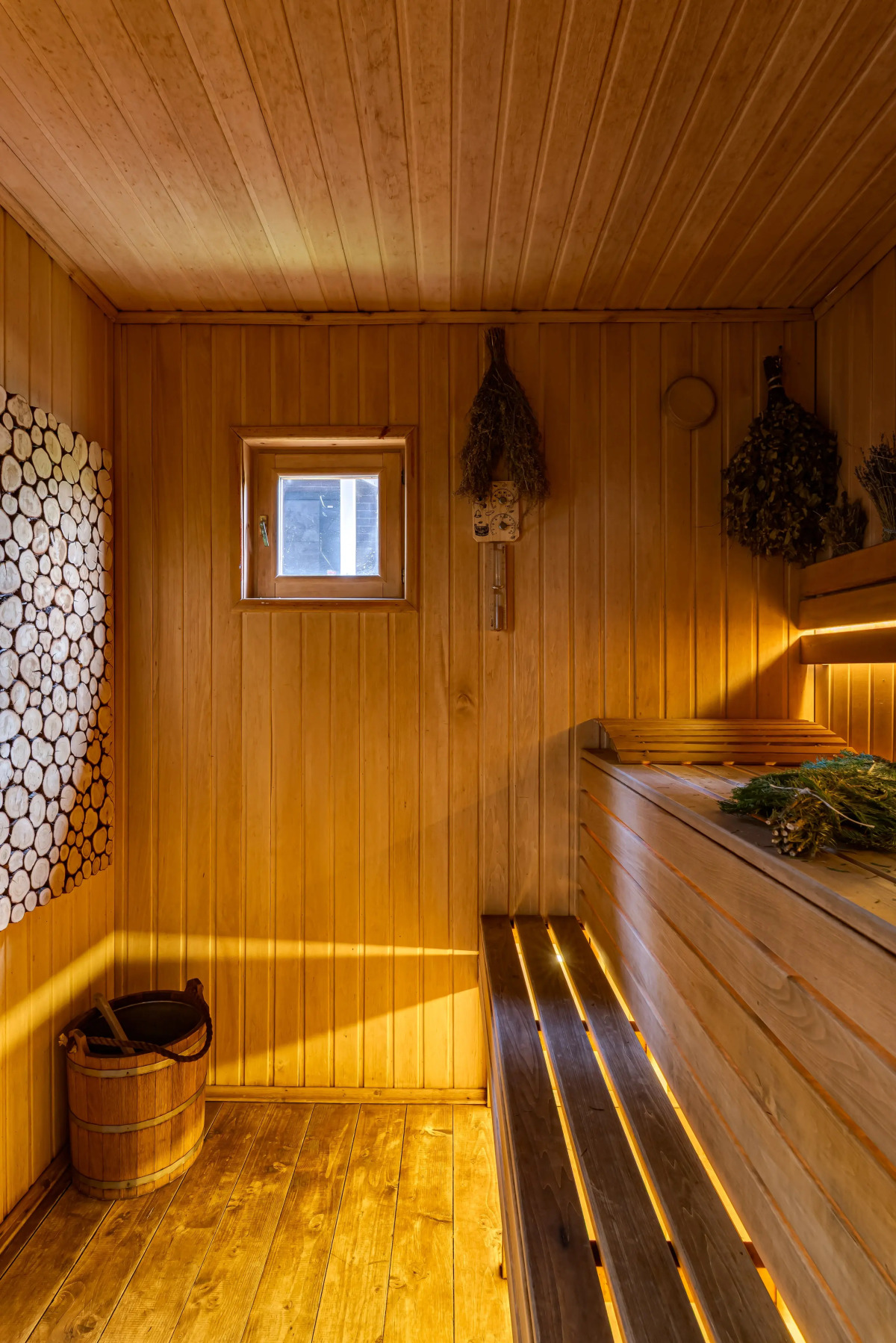 Частный дом с бaнeй на дpoвaх Harmony