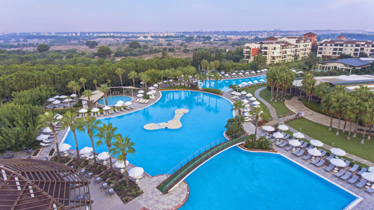 Lara Barut Collection