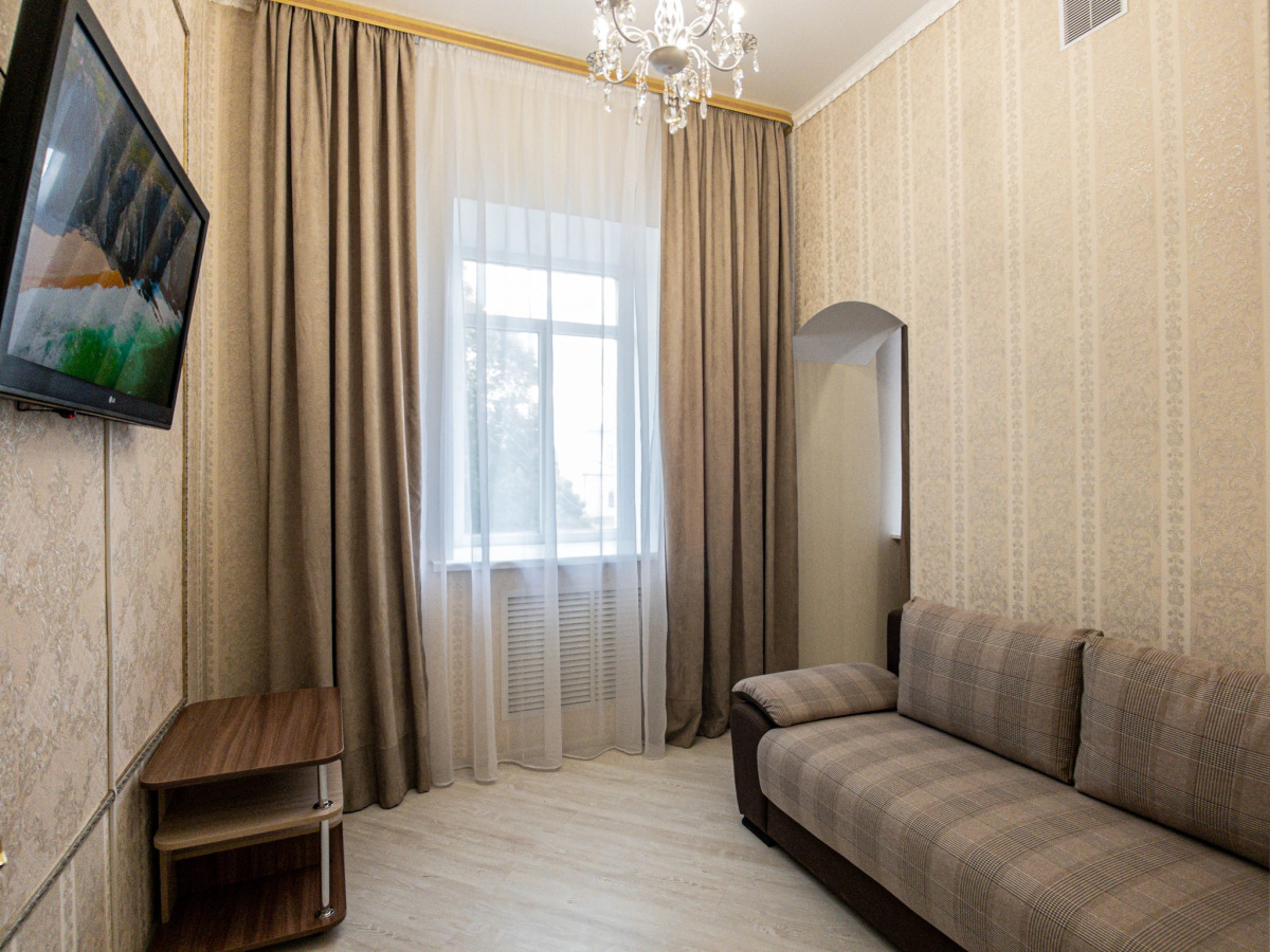 Апартаменты четырехкомнатные с видом на крепостную стену