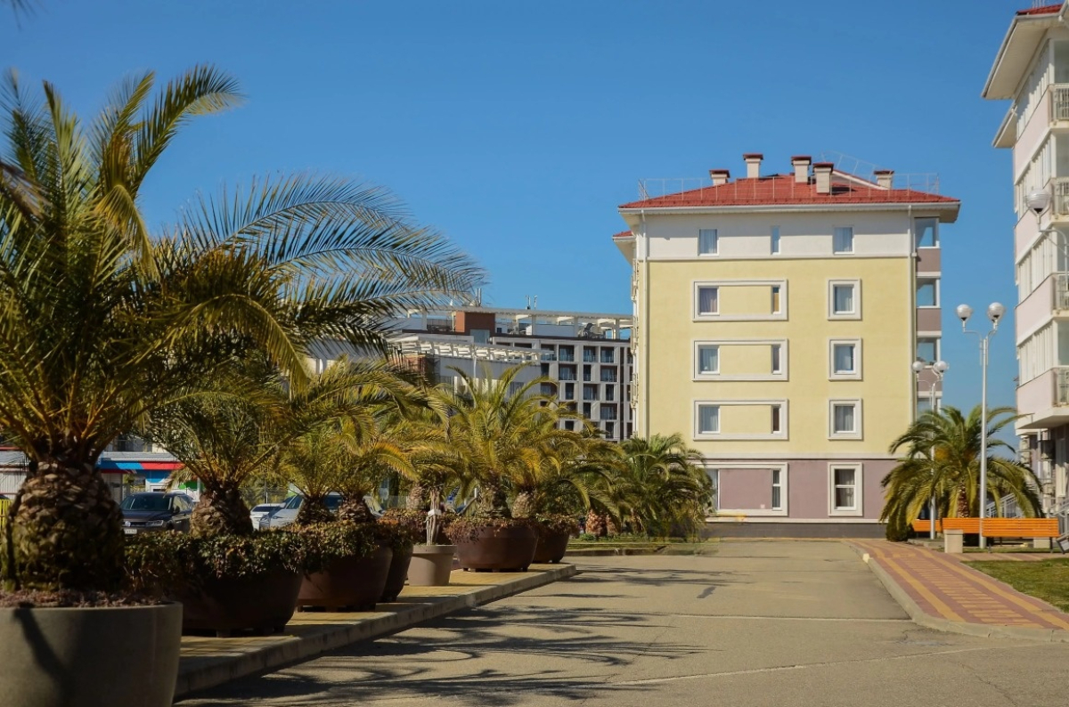 Квартира для 4х гостей в минуте от моря с оборудованной кухонной зоной и просторным душем