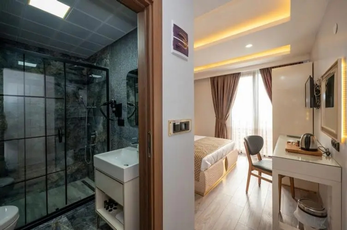 Luxury Airport Hotel by Zazzoni