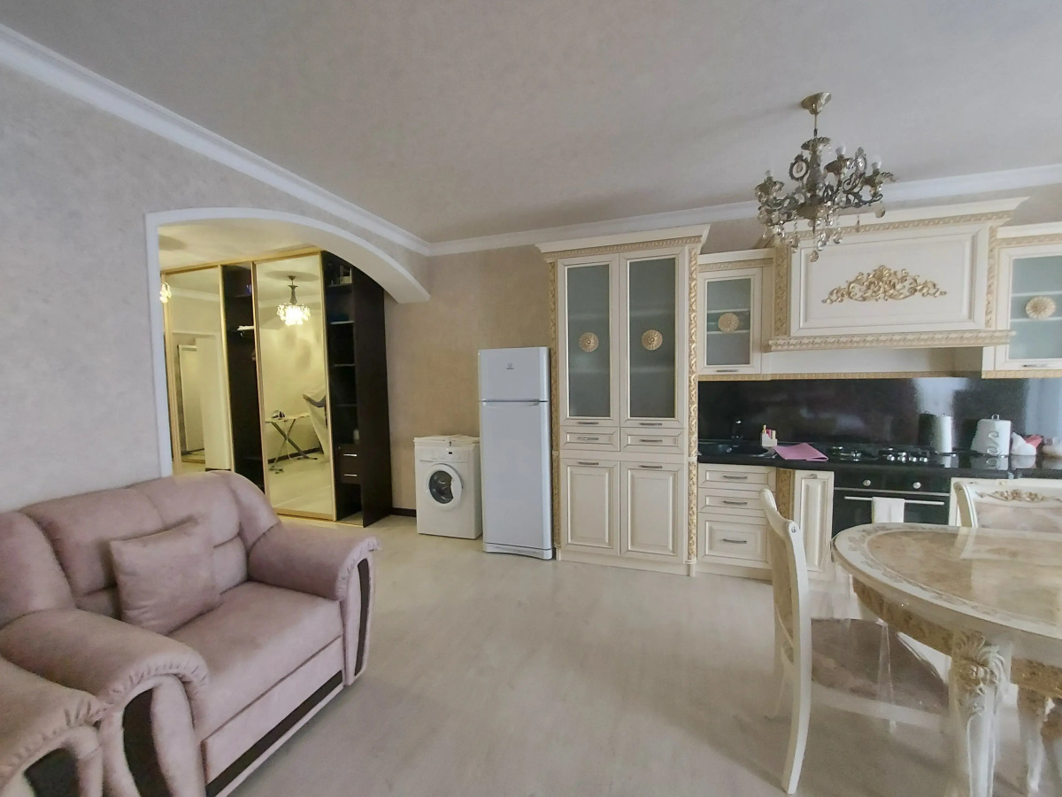 Апартаменты 5 Звезд на Шамиля Джикаева 5А-2