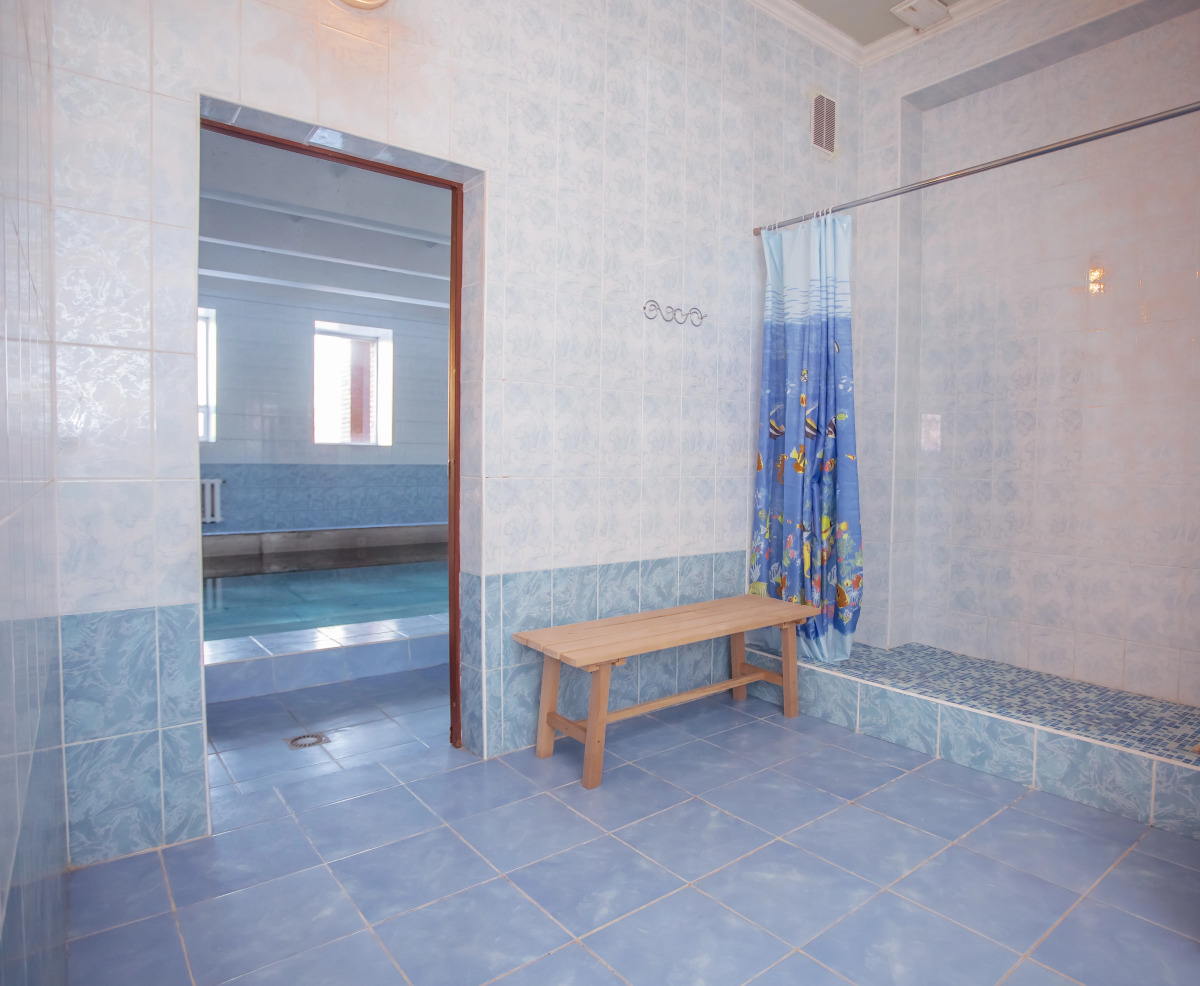 Гостиница Мир на Карбышева