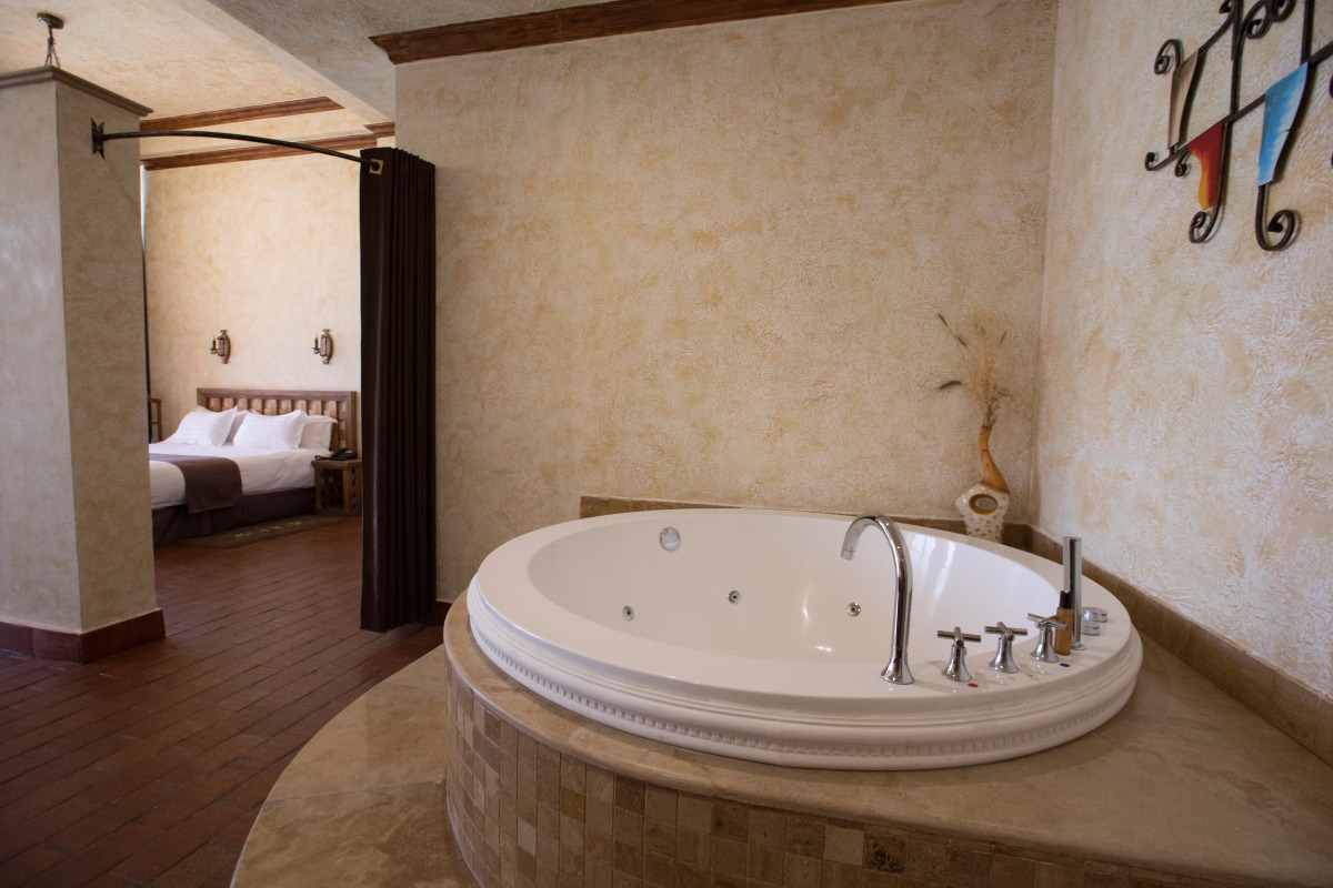 Отель Кавказ