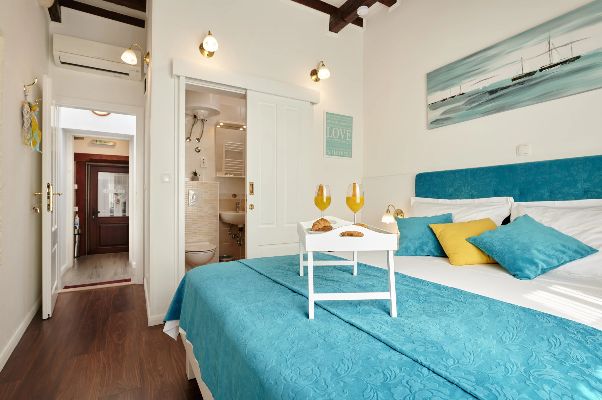 Palace Central Square