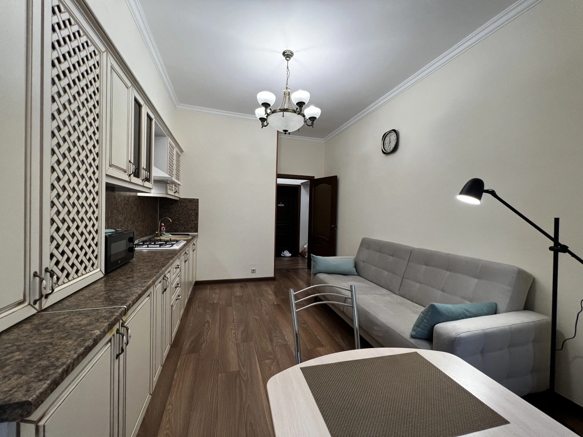 Апартаменты возле Парка на Аллее Строителей by Sutki26