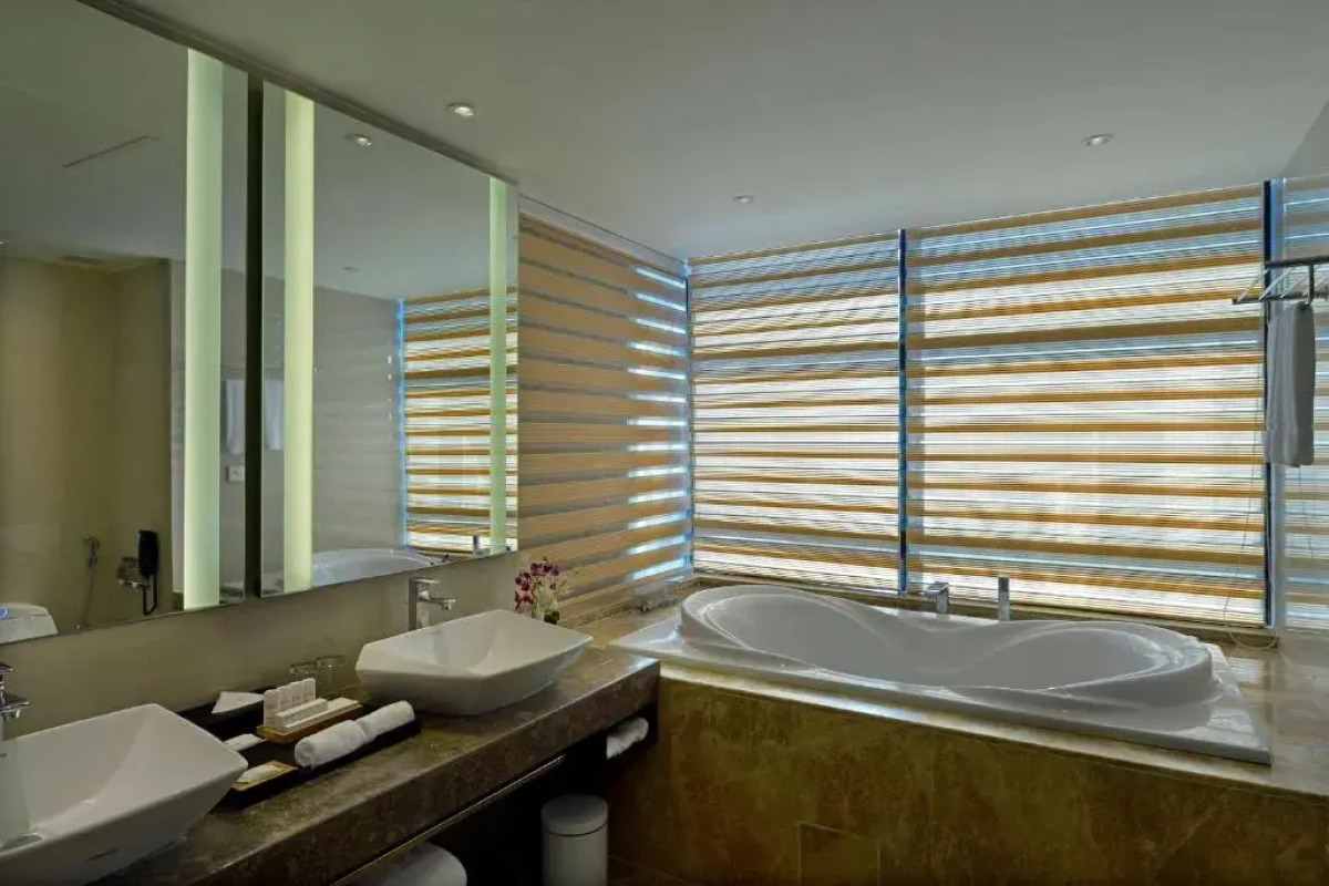 Отель Radisson Blu Chattogram Bay View