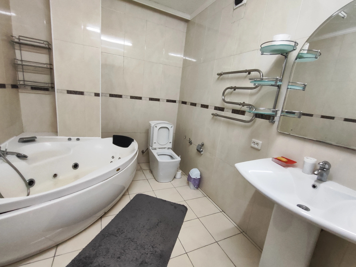 Апартаменты двухкомнатные уютные в самом центре Бишкека