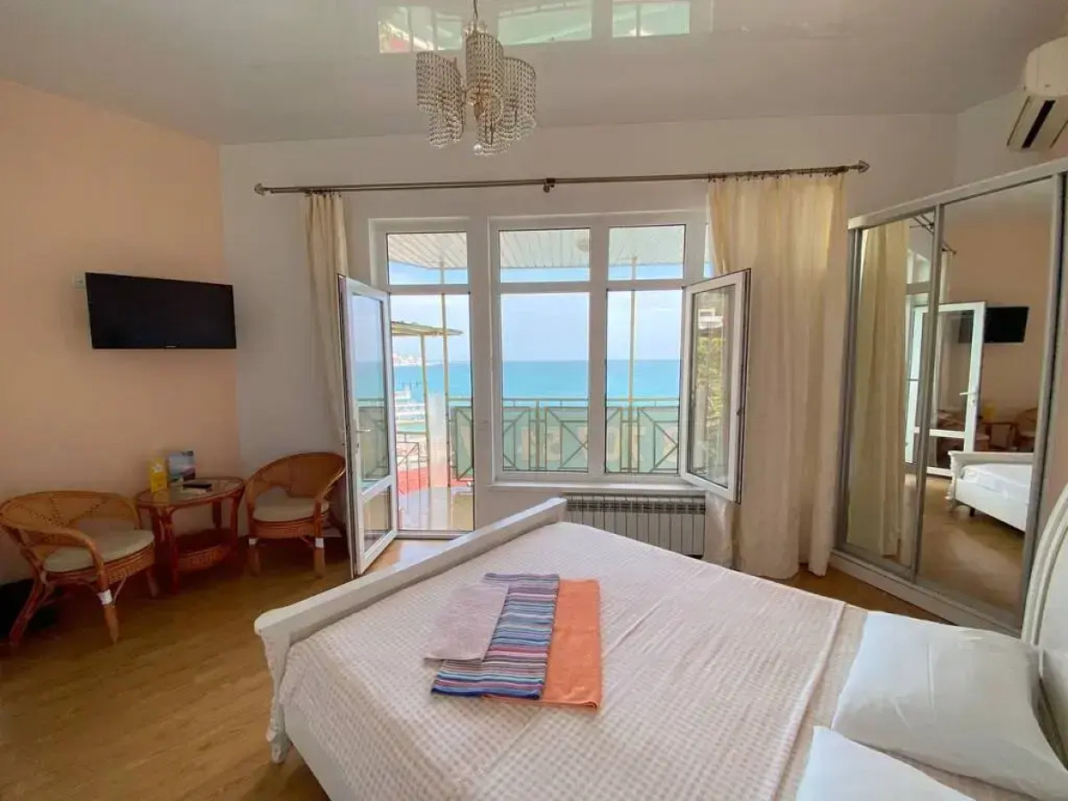 Квартира премиум с 2 спальнями с видом на море и балконом 4/2