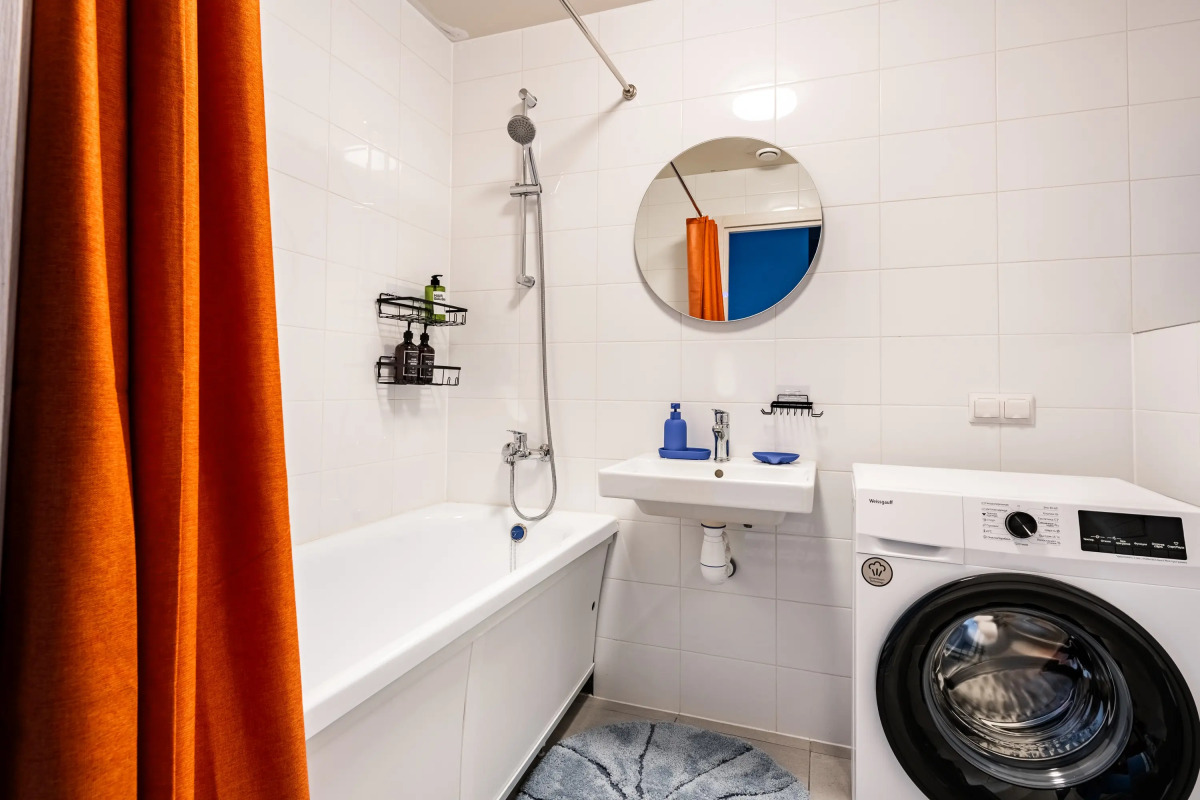 Квартира Яркая с балконом