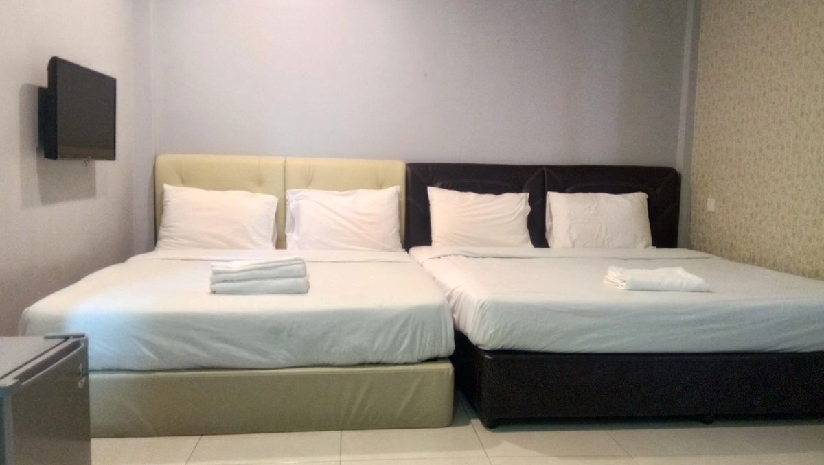 Отель Dlima Beach Inn Langkawi