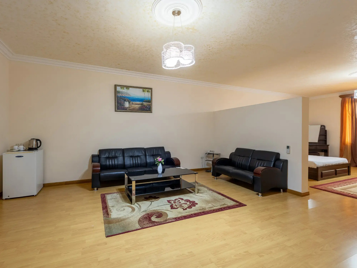 Отель La Defense Yerevan